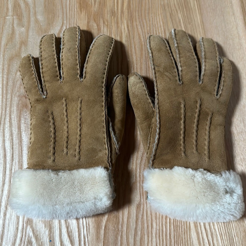 UGG Brown Sheepskin Gloves with Cream Cuffs